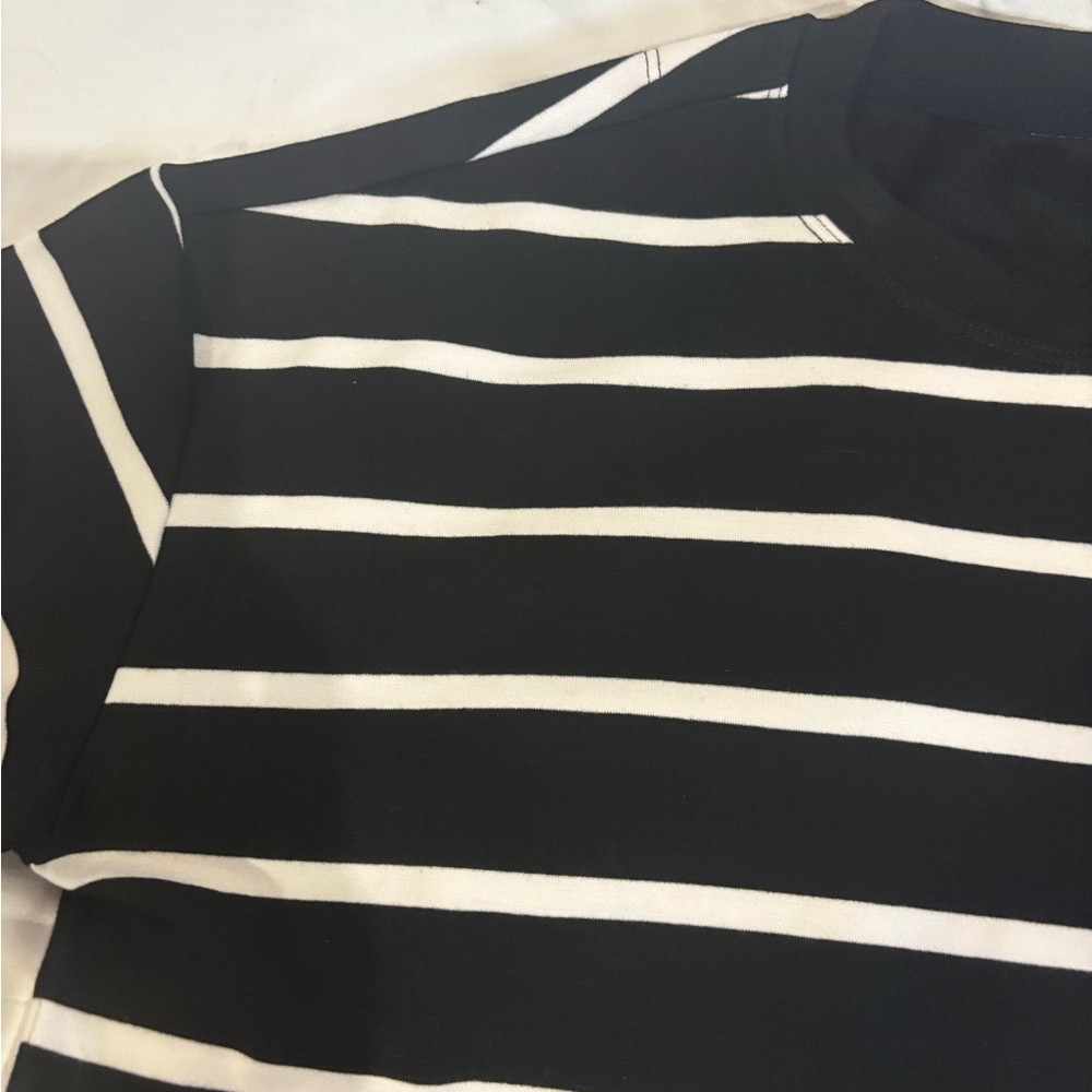 Danskin Women's Black and White Striped Top.ut910 - Picture 3 of 10